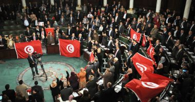 البرلمان التونسى يصادق على قرض دولى لتمويل مشروع الربط الكهربائى مع إيطاليا
